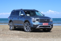 最火7座SUV是否名副其实 美女体验传祺GS8