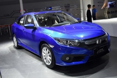 本田思域怒放大招，11万简配版叫板福克斯！