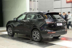 全新国产SUV油耗低, 外观时尚不输宝马