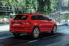 这款20万的7座SUV，距离干翻汉兰达只差一个车标？