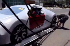 看四千万的布加迪 撕掉防尘膜的一刻