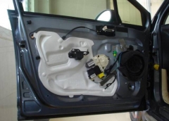 你用尽全力关车门，震得我心都碎了！