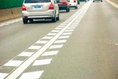 高速必知的5种标线 事故多发于对这些线的无知