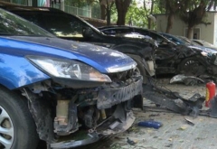 女司机开着奥迪连撞5车 维修费高达二三十万