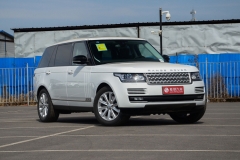 两百万的路虎跟几万块的皮卡地位一样