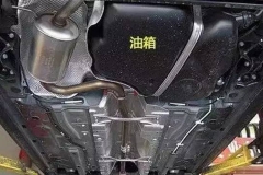 60升的油箱，居然加了63升油，传疯了？