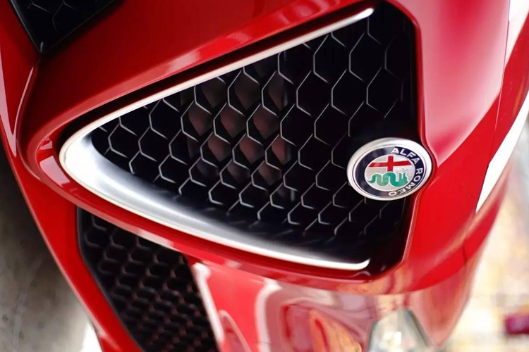 再试Giulia:对女神的快问快答 真不是非诚勿扰