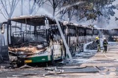 北京电动大巴着火损失近亿元谁买单？