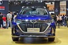 高配置小型SUV 奔驰内饰 遗传BJ212的外观血统