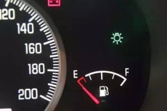 油表亮了，附近没有加油站！记住这几招！