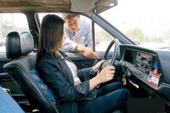 减速时先踩刹车还是离合？你做的对吗