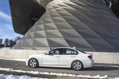 小车身大动力电动版宝马3系 330E