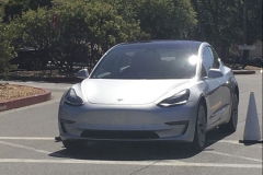 银色亮相 目前最完美的特斯拉Model 3车型