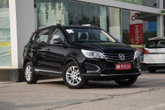 宝骏560七座版谍照曝光 或年底上市