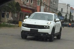 吉利领克01实车偶遇图，13万国产高端SUV配置逆天