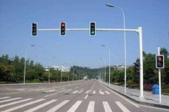 红绿灯路口，为什么右转也能被扣分罚款