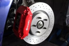 汽车冷知识，鼓式、盘式刹车哪种更靠谱?