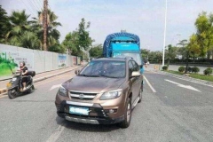 比亚迪S6被大货追尾 事后发现并无大碍