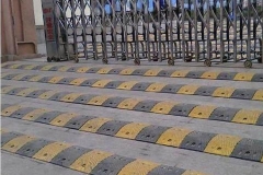 当超跑遇上中国特色的减速带就成这样了