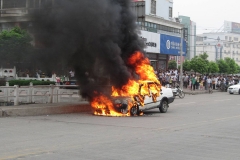 面对汽车自燃应该怎么办 快来涨姿势