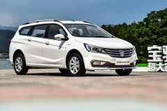 宝骏310W正式预售 价格4.48-5.98万元