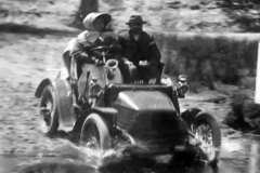 澳大利亚人为了探险，顺便发展了汽车行业