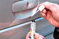 最近雨水多 车身有个锈斑怎么办？