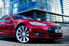 “四面楚歌”的特斯拉