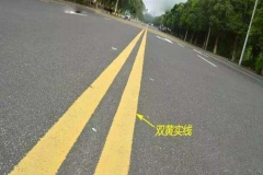 反光镜压实线违章？开车上路一定要注意
