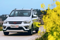 印尼车展打擂台，神车五菱叫板日系车