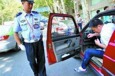 多数车主在夏天时开车, 都有这几种陋习