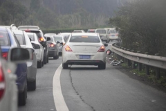 车主你要这么停车，那你的车离“报废”不远了！