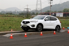 赛道体验日系豪华SUV 3.0L油耗才8升