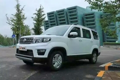 长安翻身有望，全新SUV卖5万叫板五菱宏光S3，内饰还有神秘菊花纹