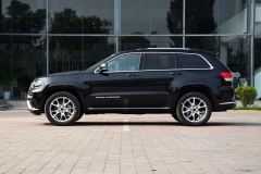 越野性能PK牧马人：试驾全新大切诺基