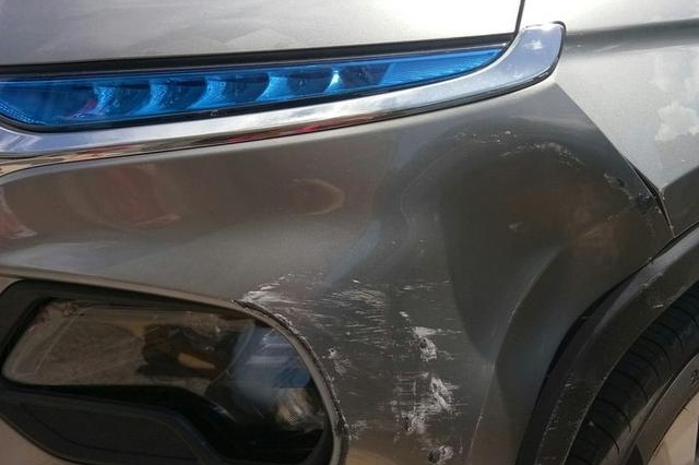 宝骏510撞上比亚迪，这下知道有多硬了吧