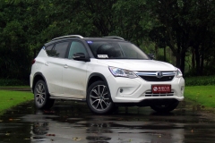 这台10多万的国产SUV，轻松秒杀豪车！