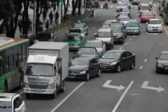 这些极易车毁人亡的开车陋习，你有