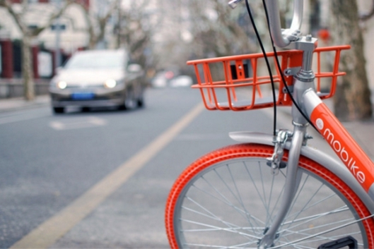 发布时装周联合新华