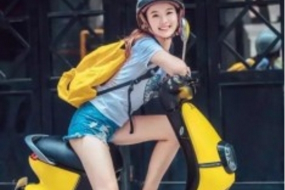 绿色低碳出行雅迪电