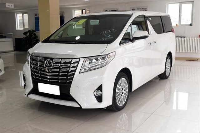 丰田这款MPV，加价30万却一车难求，土豪走邪门只花15万买到！