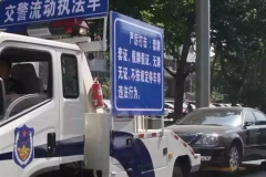 被交警扣车，是否需要交拖车费和停车费？