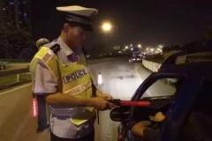 年底交警重点严查这事，一旦中招罚200扣3分！