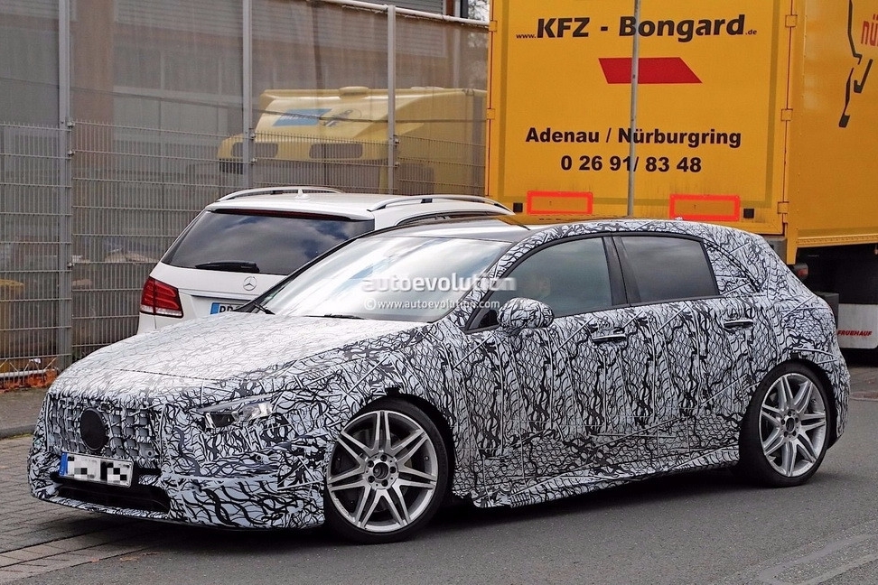 海外媒体获得奔驰A级AMG 45谍照 2.0T发动机运动开跑