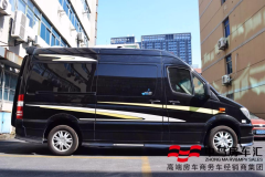 进口斯宾特●秦皇，赶紧扶朕起来，朕要微服私访去！