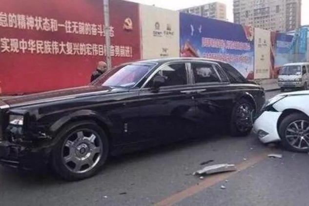撞豪车要卖房赔，面对天价维修费车主怎样自保？