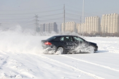 雪后开车，这些保养及行车技巧一定要会