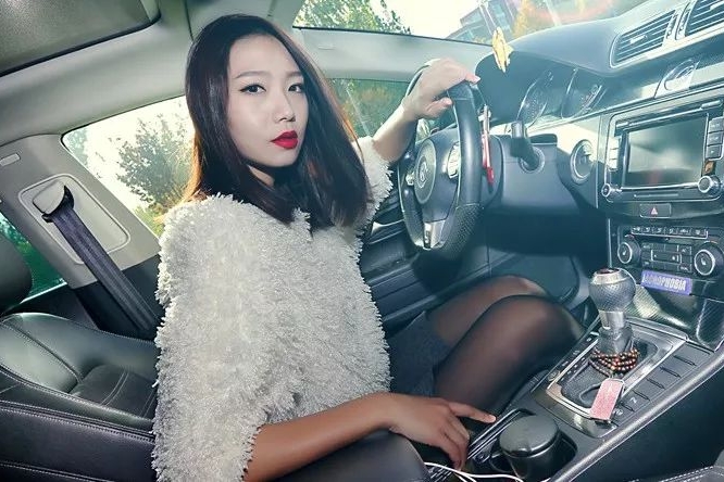 「型车魅影」秀出新味道 甜美佳人丹丹玩转不一样的CC
