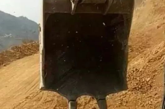 就问你服不服，挖掘机也能玩转一指神功！