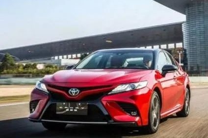 新凯美瑞叫板ES250，凶起来连大哥都不认？｜聚论